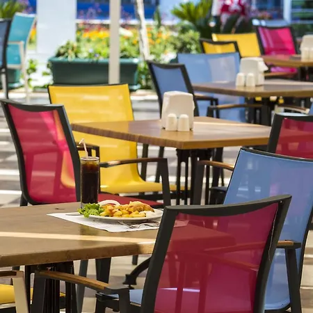 ホテル Lonicera & アブサルア