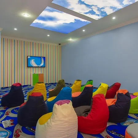 ホテル Lonicera & アブサルア